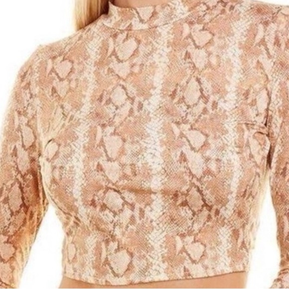 Vitamin A Remy Rashguard Top - Picture 5 of 5